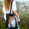 ⁦"נערה ברחוב" | תיק בד⁩ – תמונה ⁦2⁩